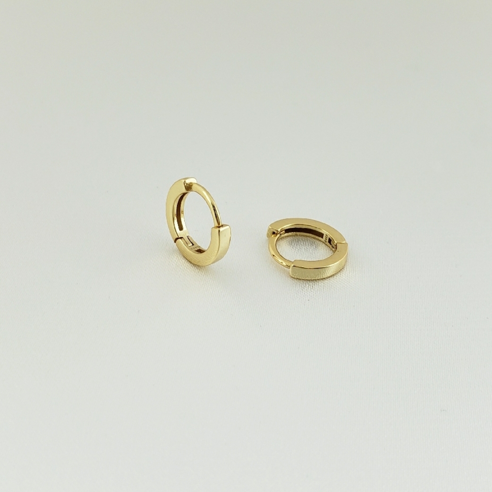 18K Gold Huggie Hoop Earrings